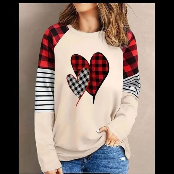 Super cute, lightweight sweatshirt and earrings. Just in time forValentine’s Day - Picture 1 of 12
